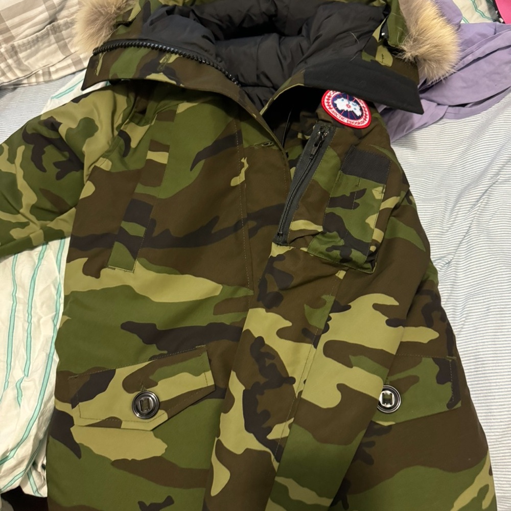 Canada Goose Women's Montebello Parka Fur Hood Classic Camo - Small